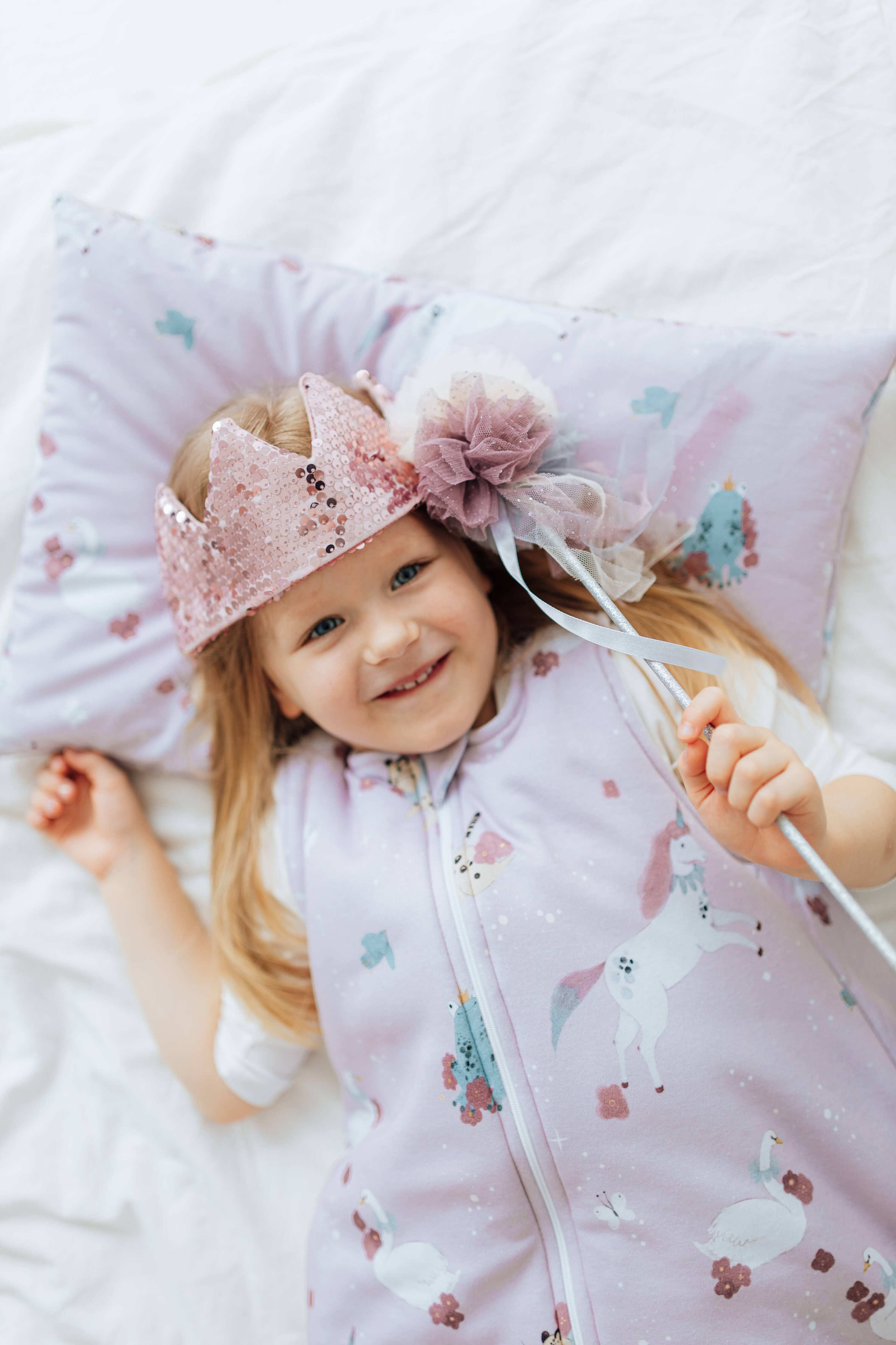 śpiworek do spania śpiworek z nogawkami, śpiworek wzór jednorożce, śpiworek na jesień, magiczne jednorożce, śpiworek 1,5 tog, 1 tog, 2,5 tog, śpiworek na zimę